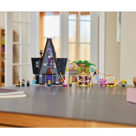 Lego 75583 Minions and Gru's Family Mansion NIB New in Hand - Picture 3 of 16